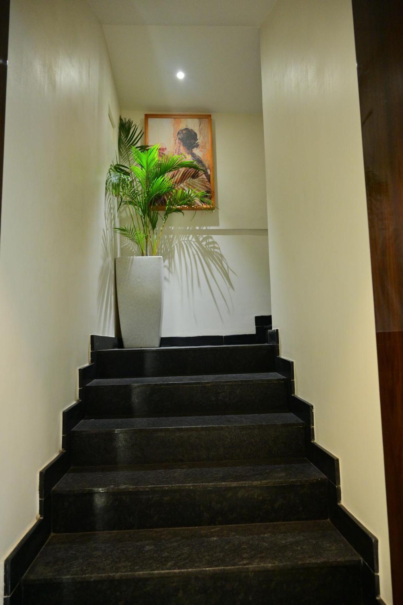 Hotel Golden Riviera Mysore Exterior photo
