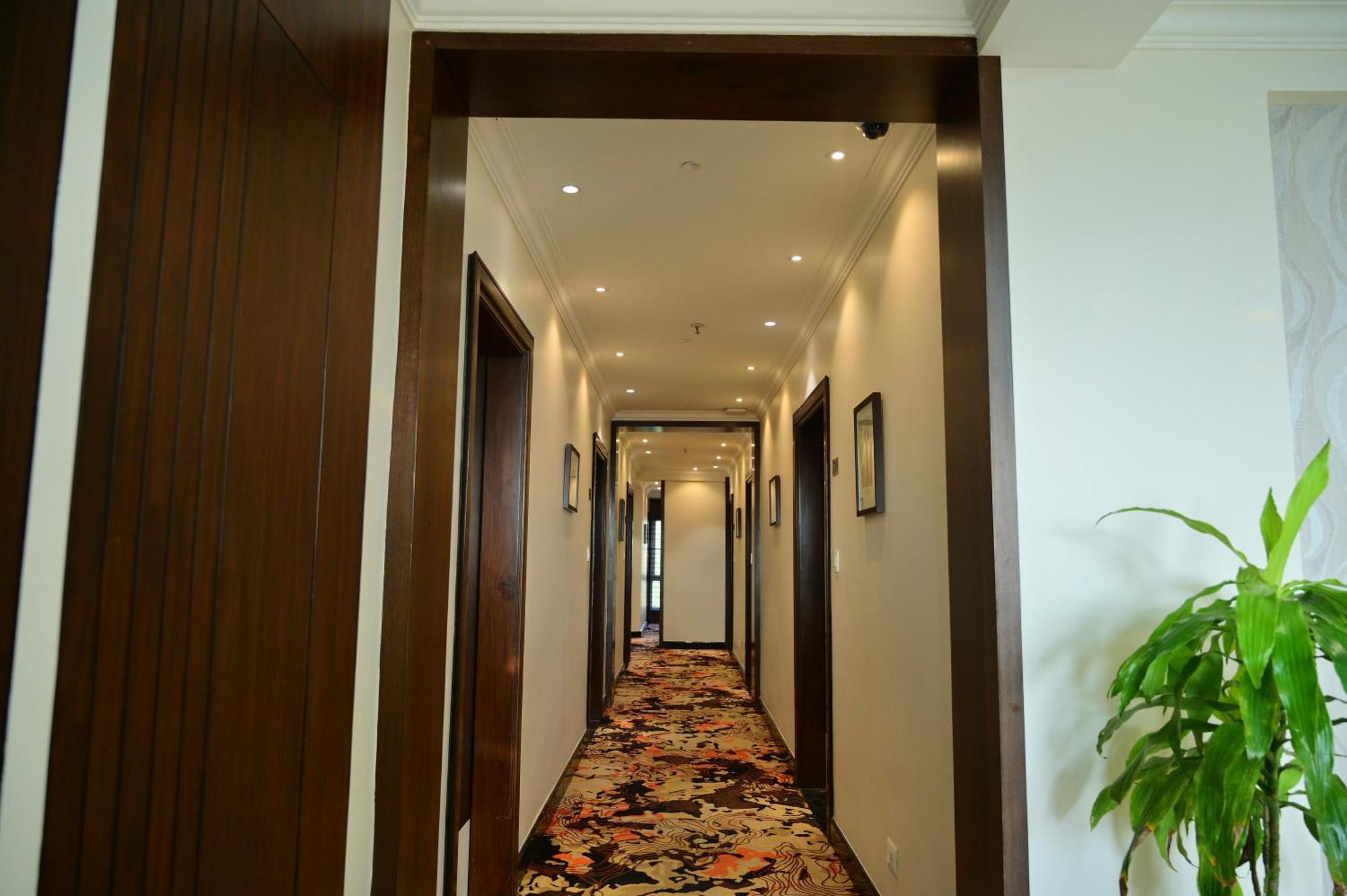 Hotel Golden Riviera Mysore Exterior photo
