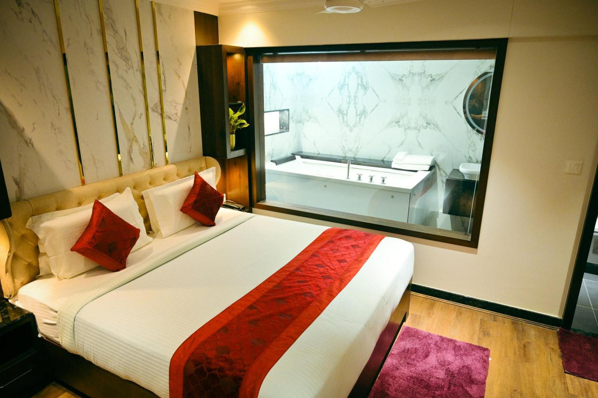 Hotel Golden Riviera Mysore Room photo